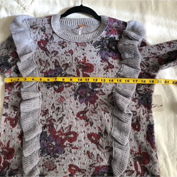 Free People ruffle floral sweater bell sleeve size L NWT - Picture 10 of 16